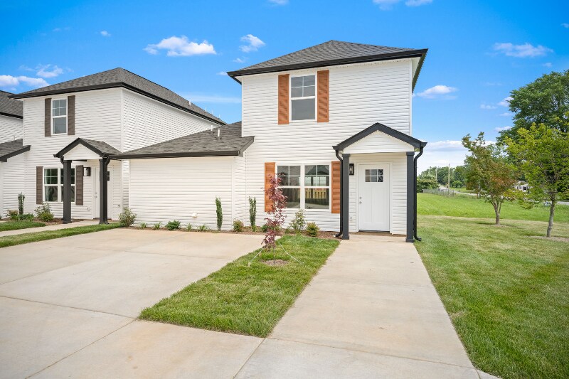 110 Hobson St in McMinnville, TN - Building Photo