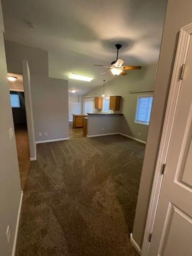 1327 E Oakland St in Rapid City, SD - Building Photo - Building Photo