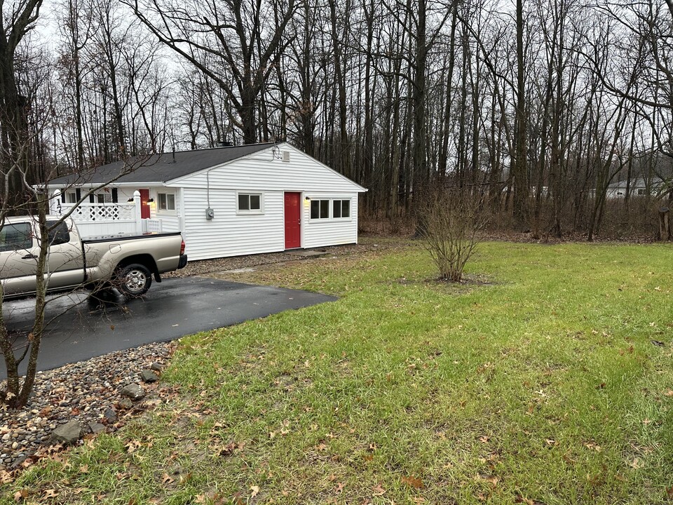 17447 Warren Ave in Lake Milton, OH - Building Photo