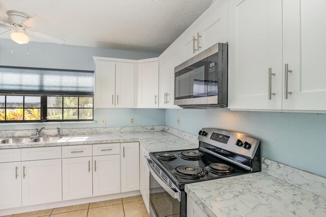 3118 Manor Dr NE in Palm Bay, FL - Building Photo - Building Photo