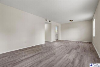 319 Revell Dr in Florence, SC - Foto de edificio - Building Photo