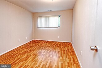 7202 Rockland Hills Dr in Baltimore, MD - Building Photo - Building Photo