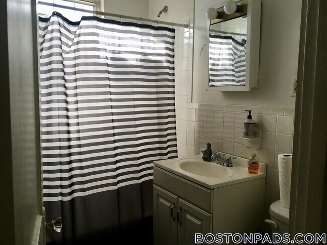 155 Summer St, Unit 14F in Somerville, MA - Building Photo - Building Photo