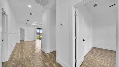 330 Gordon Ave S in Lehigh Acres, FL - Building Photo - Building Photo