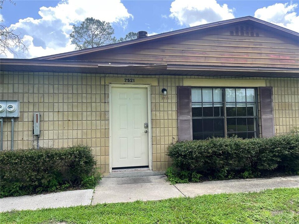2521 NW 57th Pl in Gainesville, FL - Building Photo