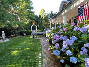 96 Cove Hollow Rd in East Hampton, NY - Building Photo - Building Photo