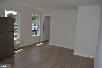 7631 Ridge Ave in Philadelphia, PA - Building Photo - Building Photo