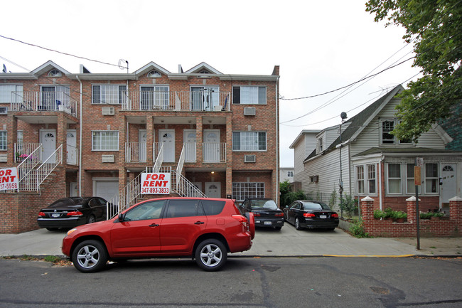 5826 79th Ave in Ridgewood, NY - Building Photo - Building Photo