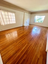 227 S Gale Dr in Beverly Hills, CA - Foto de edificio - Building Photo