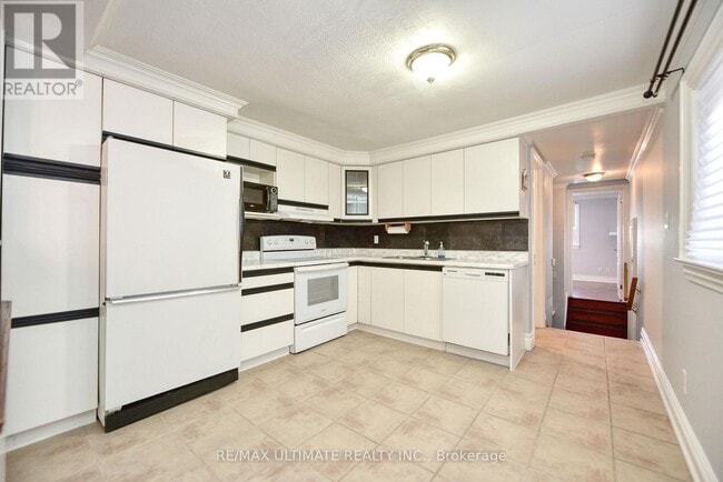 132 Spears St in Toronto, ON - Building Photo - Building Photo