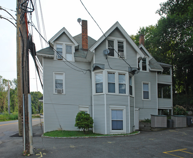 428 Elwood Ave in Hawthorne, NY - Foto de edificio - Building Photo