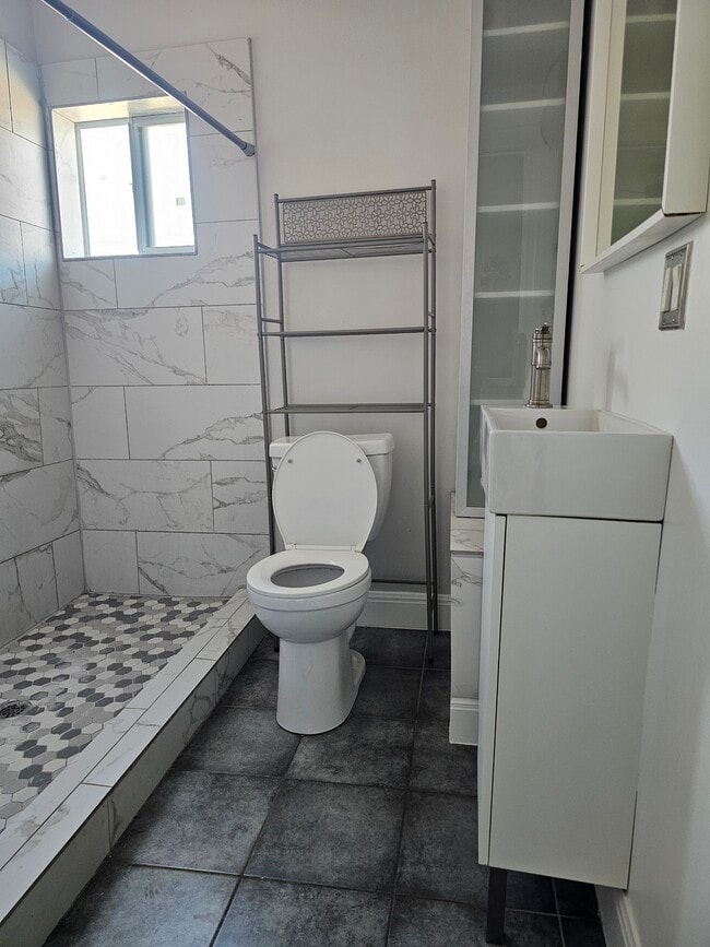 211 W Mitchell St in San Antonio, TX - Building Photo - Building Photo