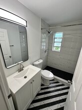 2550 SW 9th St, Unit 2550A in Miami, FL - Building Photo - Building Photo