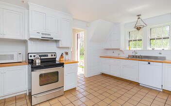 50 Fairview Ave in Montauk, NY - Building Photo - Building Photo