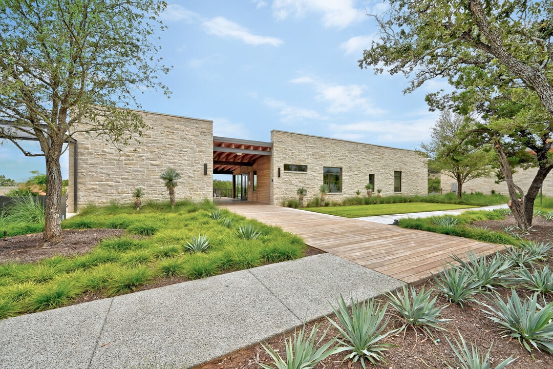 The Saint June in Austin, TX - Foto de edificio