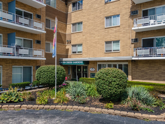 Cross Creek Garden Apartments