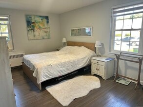 16 Revere Dr in Stamford, CT - Building Photo - Building Photo