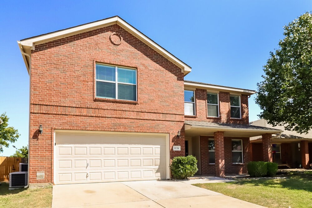8536 Hawkview Dr in Fort Worth, TX - Building Photo