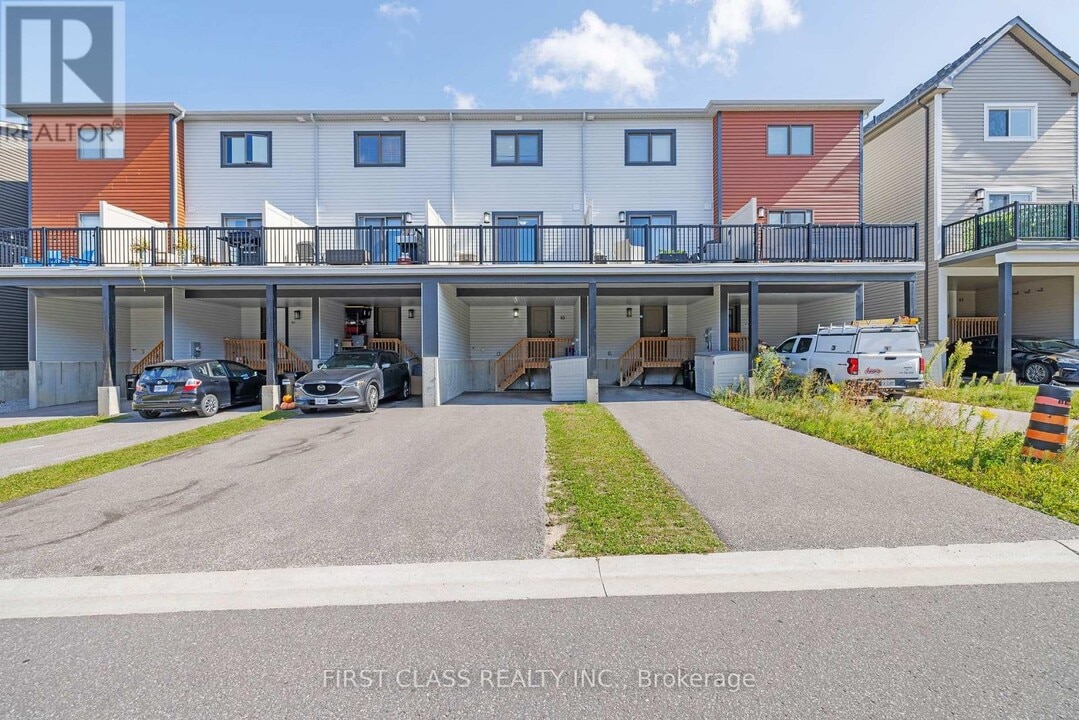 63 Andean Ln in Barrie, ON - Building Photo