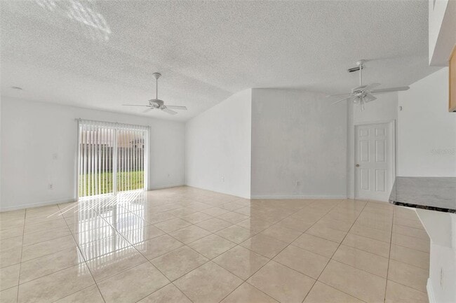 11007 Whitecap Dr in Riverview, FL - Building Photo - Building Photo