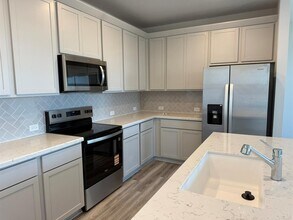 100 Elm Br Trl in Taylor, TX - Building Photo - Building Photo