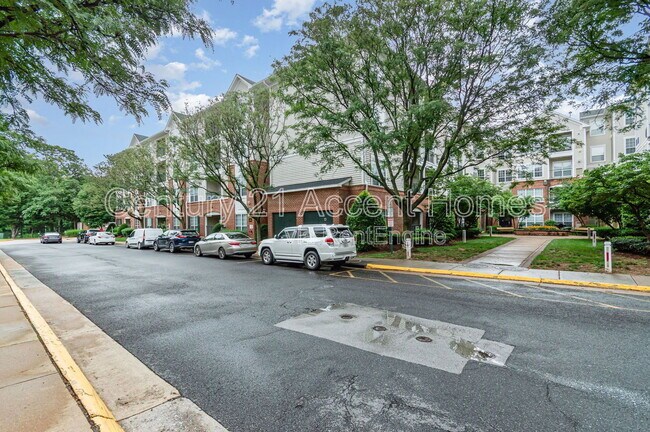 4860 Eisenhower Ave in Alexandria, VA - Building Photo - Building Photo