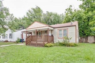 516 E Rickenbacker Dr in Midwest City, OK - Building Photo - Building Photo
