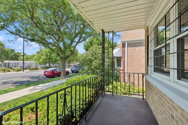5821 N California Ave in Chicago, IL - Building Photo - Building Photo