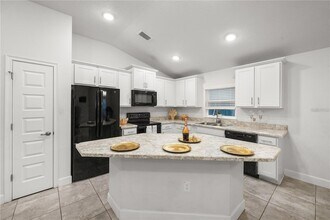 14429 Potterton Cir, Unit 1 in Hudson, FL - Foto de edificio - Building Photo