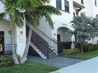 15650 SW 136th St in Miami, FL - Foto de edificio - Building Photo