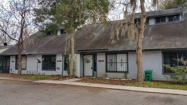 property at 2945 SW 39th Ave