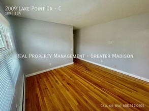 2009 Lake Point Dr in Madison, WI - Building Photo - Building Photo