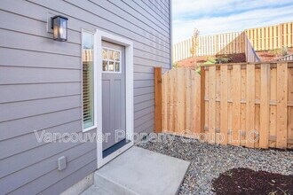 2219 E Badger Wy in La Center, WA - Building Photo - Building Photo