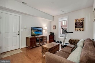 617 E Custis Ave in Alexandria, VA - Building Photo - Building Photo