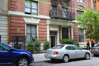 310 W 93rd St in New York, NY - Building Photo - Building Photo