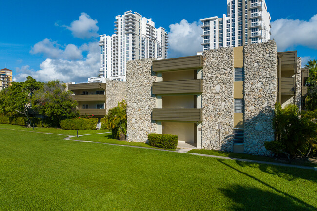 Ledges in Miami, FL - Building Photo - Building Photo