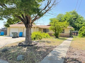 4360 Twain Dr in Olivehurst, CA - Building Photo