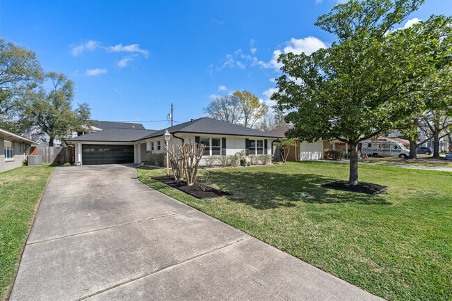 1902 De Milo Dr in Houston, TX - Building Photo - Building Photo