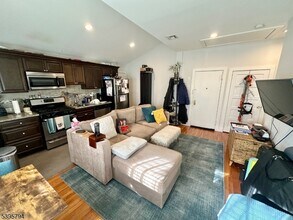 390 Orange Rd in Montclair, NJ - Building Photo - Building Photo