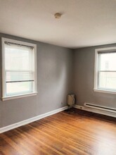 2321 Haverford Rd, Unit 2-D in Ardmore, PA - Foto de edificio - Building Photo