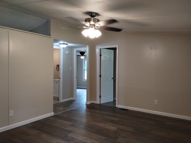327 Clear Creek Rd NW in Adairsville, GA - Foto de edificio - Building Photo