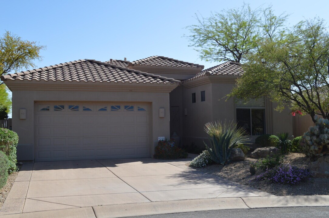 9255 E Broken Arrow Dr in Scottsdale, AZ - Foto de edificio