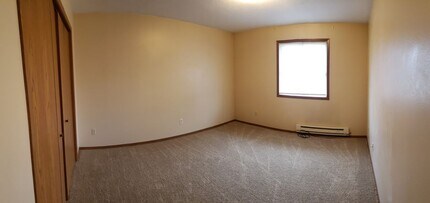 1008 Dano Cir, Unit 1 in Marshall, MN - Building Photo - Building Photo