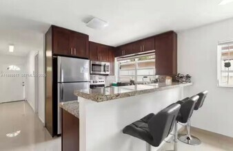 2543 SW 58th Manor in Fort Lauderdale, FL - Building Photo - Building Photo