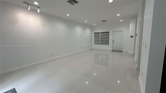 7636 E Stonecreek Cir in Hollywood, FL - Foto de edificio - Building Photo