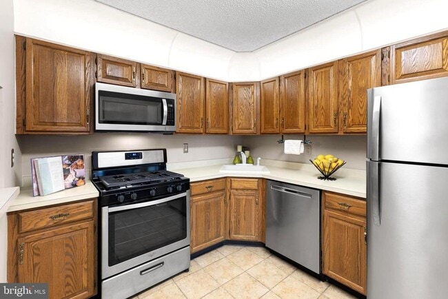 property at 14 Cheverny Ct