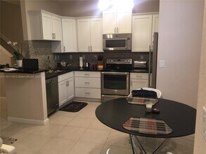 283 SW 7th Ct in Pompano Beach, FL - Building Photo - Building Photo