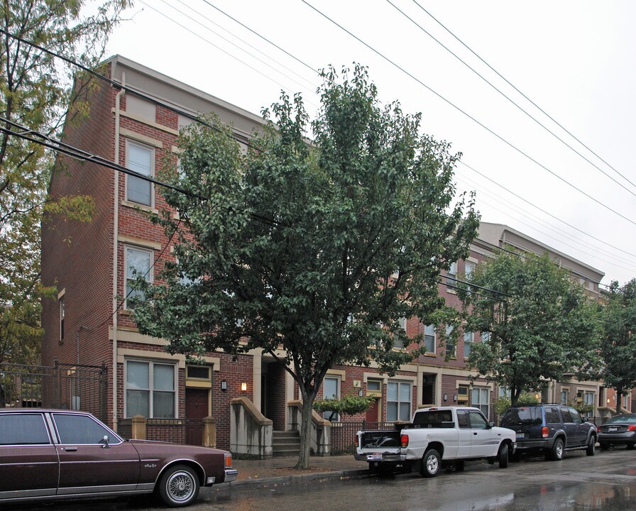 1308 Walnut St in Cincinnati, OH - Foto de edificio