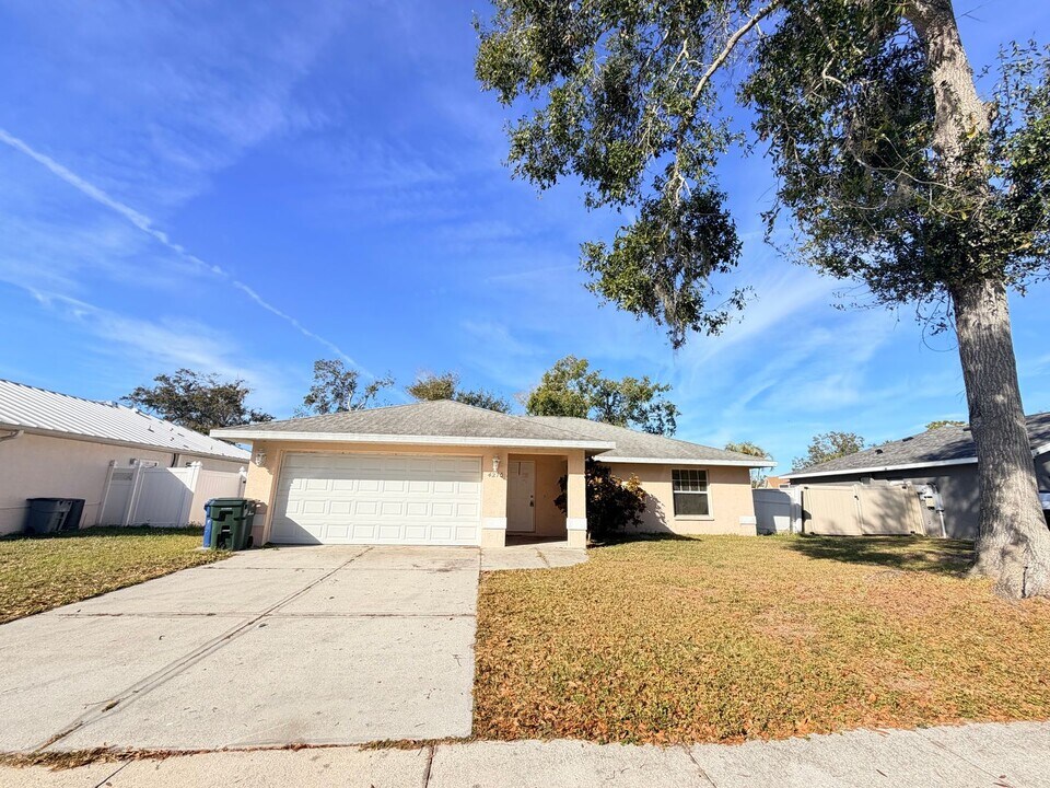 4270 Luawana Dr in Sarasota, FL - Building Photo
