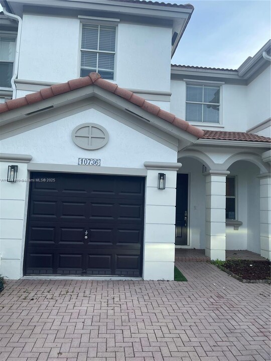 10736 NW 78th Ter in Miami, FL - Building Photo